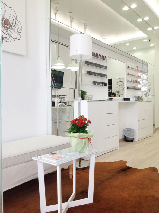 Interior Design "Gbeaute nails" inside right side