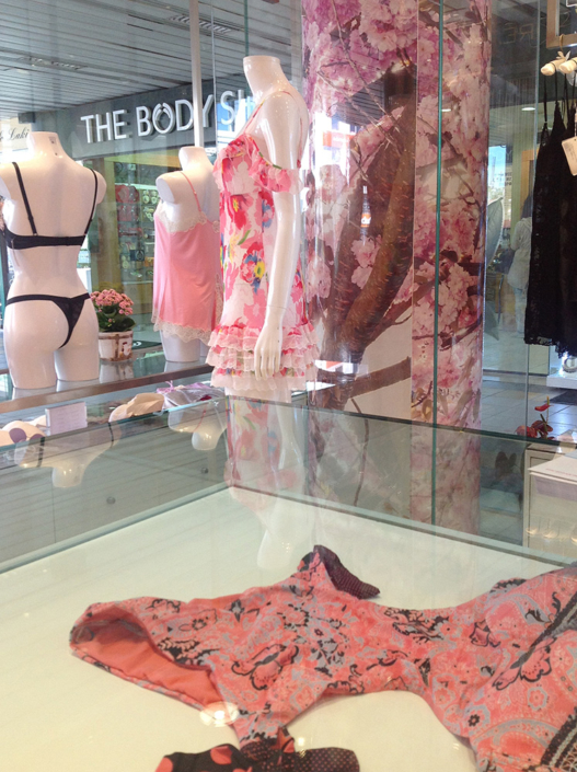 Interior Design "Votre Lingerie" in to out